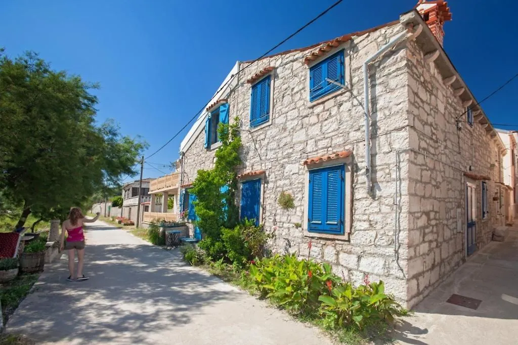 Room In Susak With Air Conditioning, W-Lan Guest house